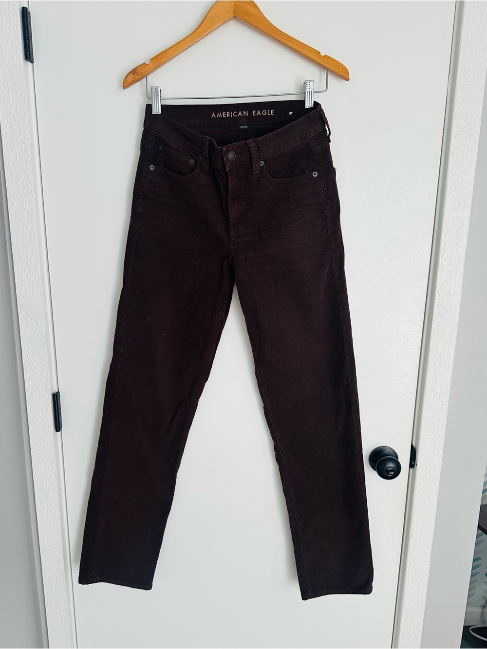 American Eagle Outfitters Straight-Leg Jeans in corduroy Dark Brown Size 4 long